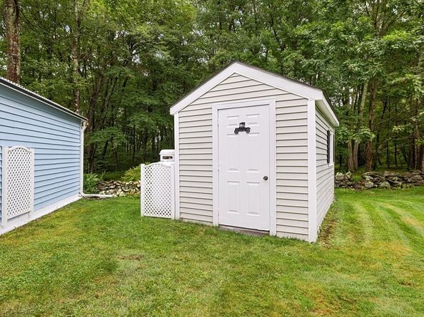 27 Tyler Street, Brookfield MA 01506