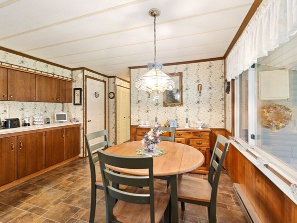 27 Tyler Street, Brookfield MA 01506