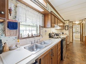 27 Tyler Street, Brookfield MA 01506