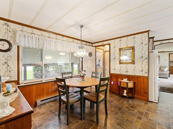 27 Tyler Street, Brookfield MA 01506