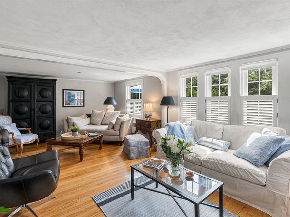 4 Oakland Cir, Winchester MA 01890