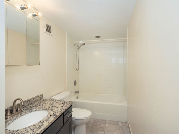 185 Quincy Shore Dr 28, Quincy MA 02171