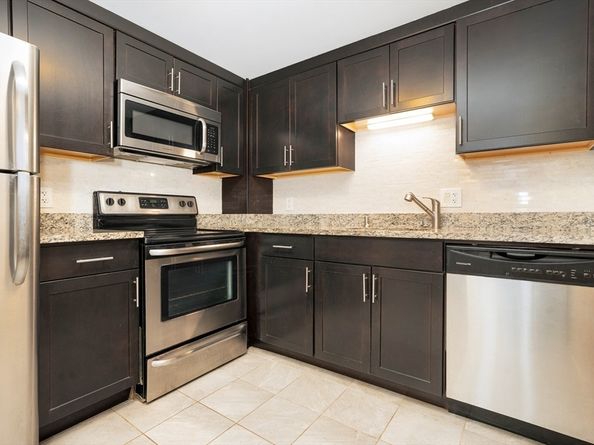 185 Quincy Shore Dr 28, Quincy MA 02171
