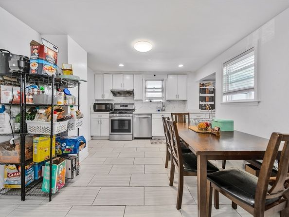 11 Murphy Ct, Newton MA 02458