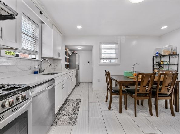11 Murphy Ct, Newton MA 02458