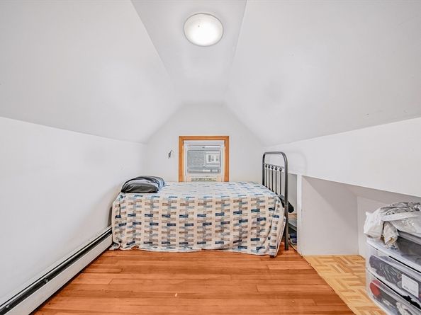 11 Murphy Ct, Newton MA 02458