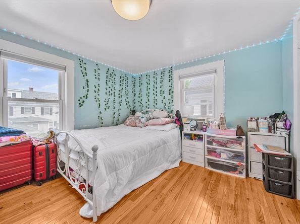 11 Murphy Ct, Newton MA 02458