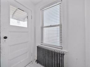 11 Murphy Ct, Newton MA 02458