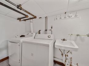 11 Murphy Ct, Newton MA 02458