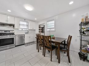 11 Murphy Ct, Newton MA 02458
