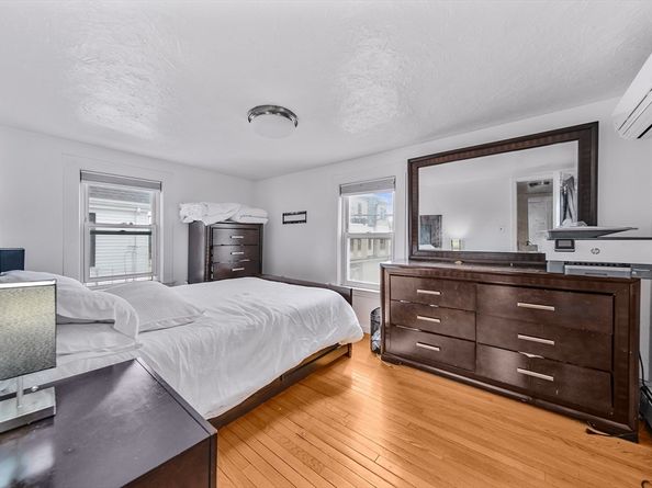 11 Murphy Ct, Newton MA 02458