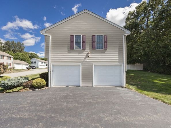 74 Moreland Green Drive, Worcester MA 01609
