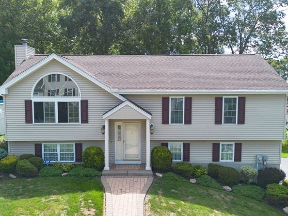 74 Moreland Green Drive, Worcester MA 01609