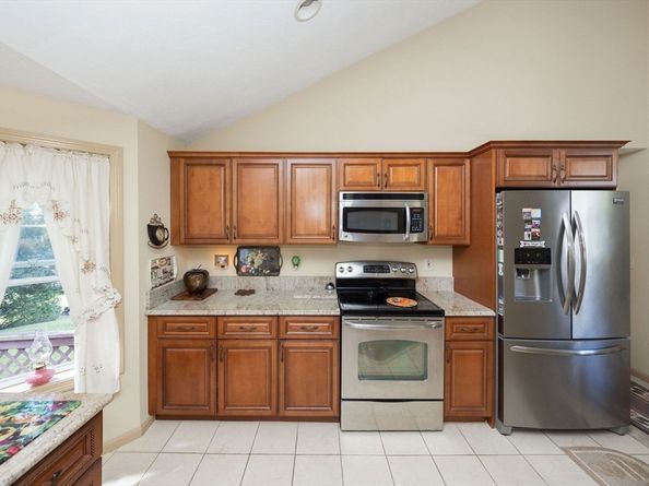 74 Moreland Green Drive, Worcester MA 01609
