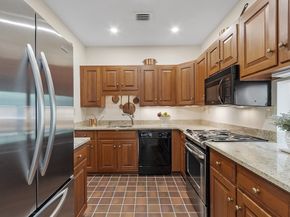 100 Keyes Rd 223, Concord MA 01742