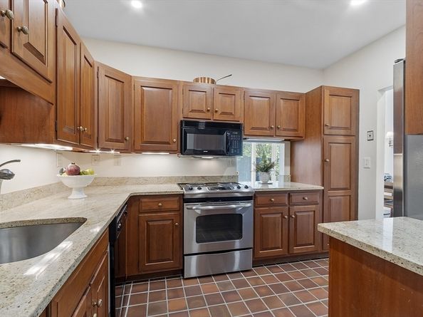 100 Keyes Rd 223, Concord MA 01742