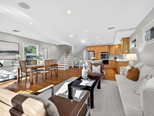 15 Crest Rd, Wayland MA 01778