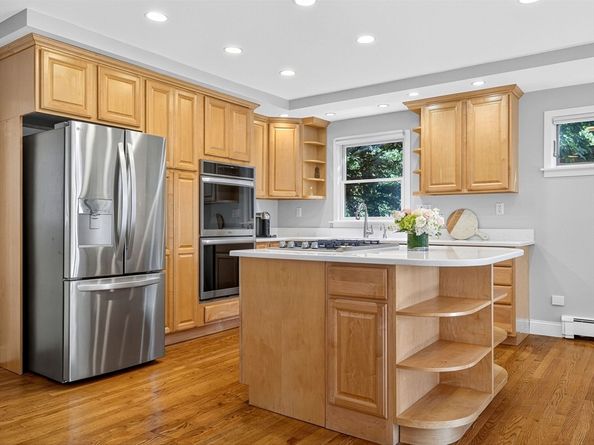15 Crest Rd, Wayland MA 01778