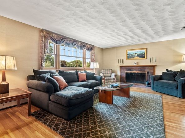 20 Woodchester Cir, Waltham MA 02451