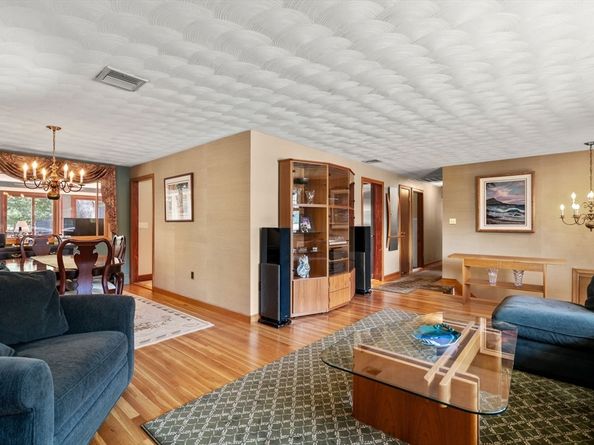 20 Woodchester Cir, Waltham MA 02451