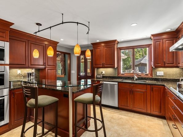 20 Woodchester Cir, Waltham MA 02451