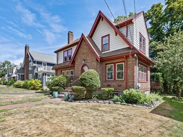 35 Burbank Rd, Medford MA 02155