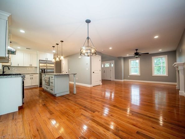 247 Braley Hill Rd, Rochester MA 02770