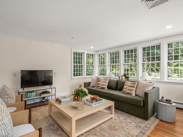 46 Lincoln Rd, Wellesley MA 02481