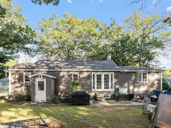 11 Nelson Ave, Tewksbury MA 01876