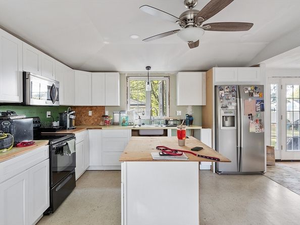 11 Nelson Ave, Tewksbury MA 01876