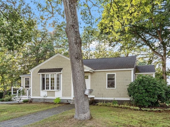 11 Nelson Ave, Tewksbury MA 01876