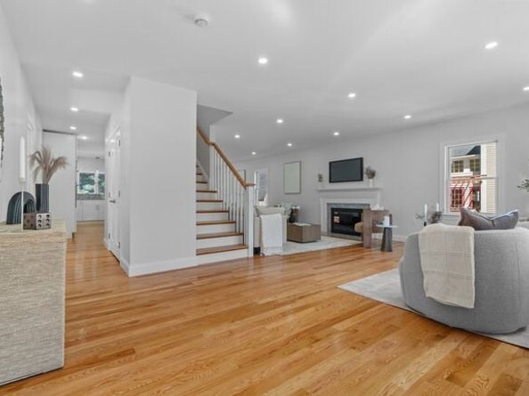 321 Albemarle Rd, Newton MA 02460