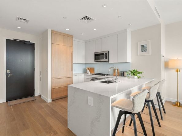 188 Brookline Ave 21B, Boston MA 02215