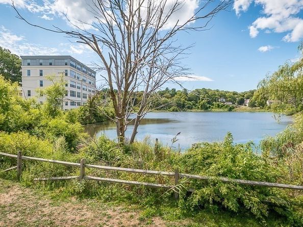 24 Cobblestone Ln 603, Gloucester MA 01930