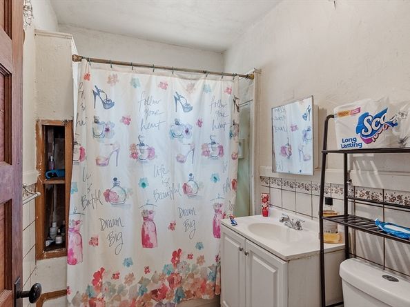 11 Mattson Ave, Worcester MA 01606