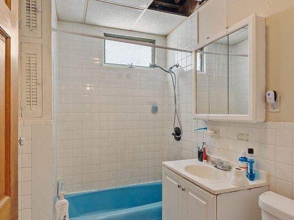 11 Mattson Ave, Worcester MA 01606