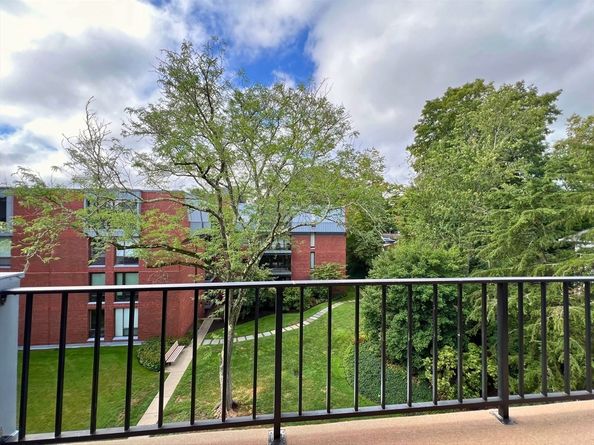 65 Grove St 445, Wellesley MA 02482