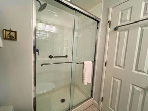 65 Grove St 445, Wellesley MA 02482