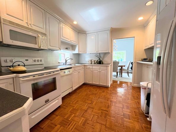 65 Grove St 445, Wellesley MA 02482