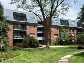 65 Grove St 445, Wellesley MA 02482