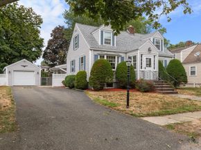 16 Breakheart Road, Saugus MA 01906