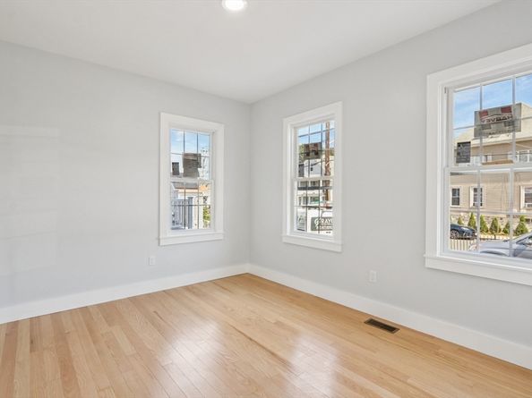 410 Ferry St, Malden MA 02148