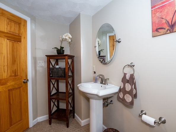 12 Ronny Terr, Peabody MA 01960