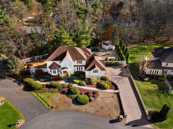 11 Scotland Dr, Andover MA 01810