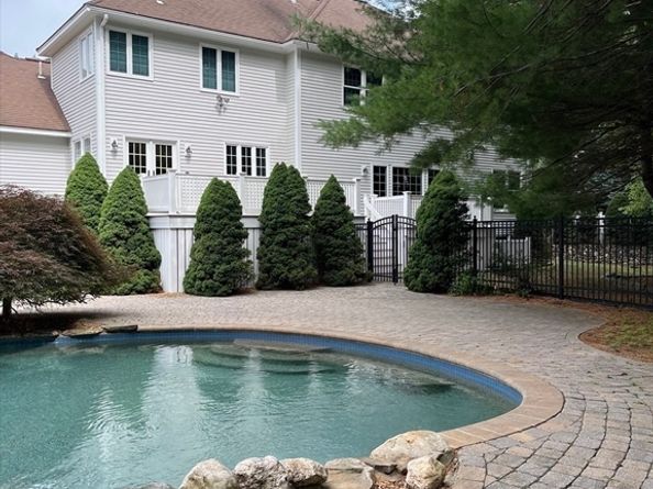 11 Scotland Dr, Andover MA 01810