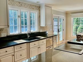 11 Scotland Dr, Andover MA 01810