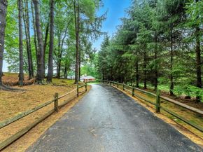 17 Moorings Way, West Brookfield MA 01585