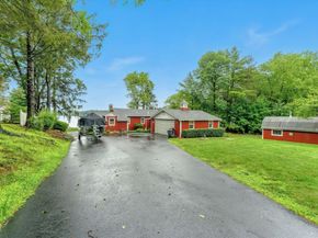 17 Moorings Way, West Brookfield MA 01585