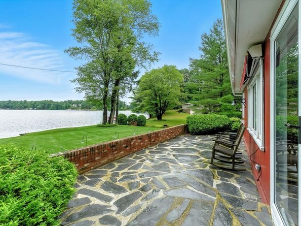17 Moorings Way, West Brookfield MA 01585