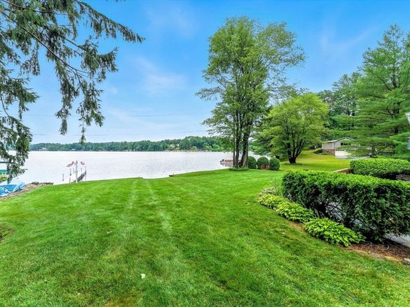 17 Moorings Way, West Brookfield MA 01585